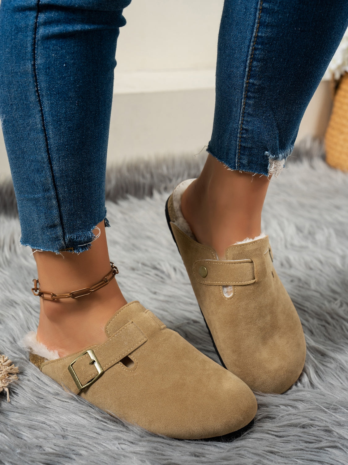 Suede Round Toe Slippers