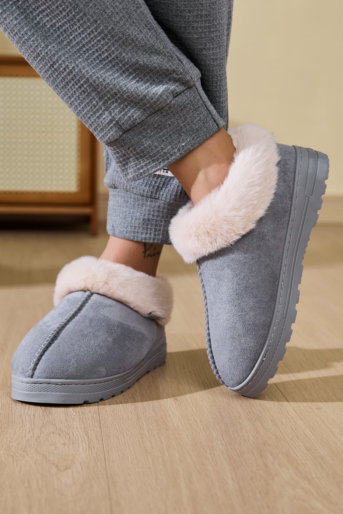 Faux Fur Round Toe Platform Slippers - Bitsy Gypsy Boutique