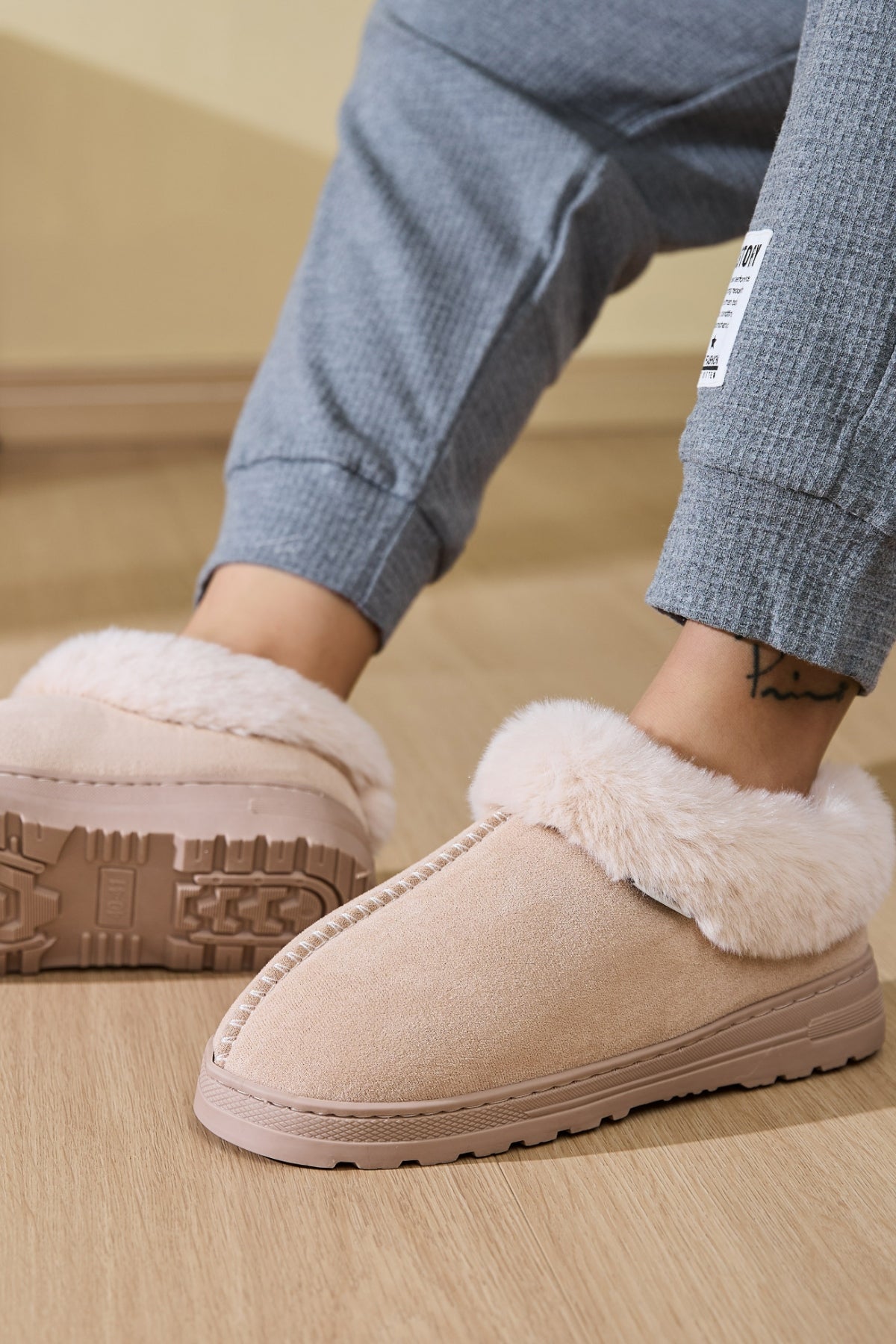 Faux Fur Round Toe Platform Slippers - Bitsy Gypsy Boutique