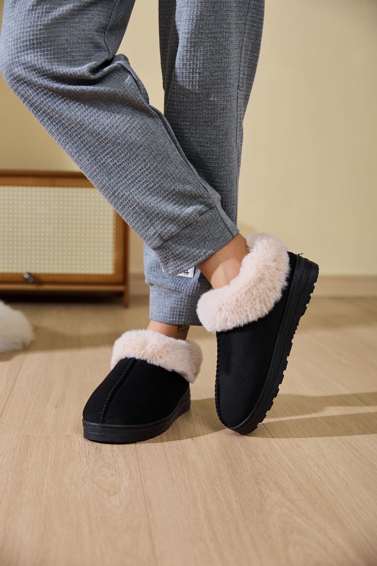 Faux Fur Round Toe Platform Slippers - Bitsy Gypsy Boutique