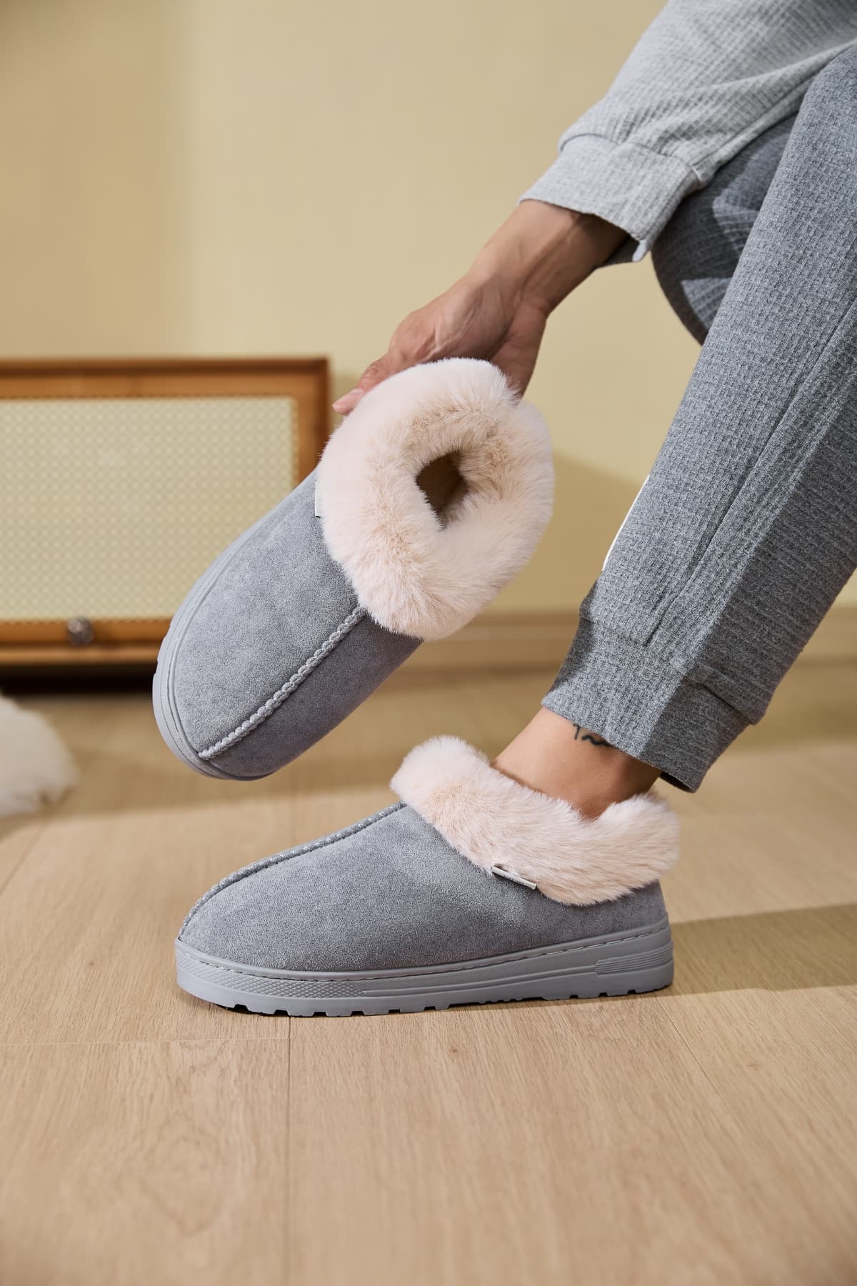 Faux Fur Round Toe Platform Slippers - Bitsy Gypsy Boutique