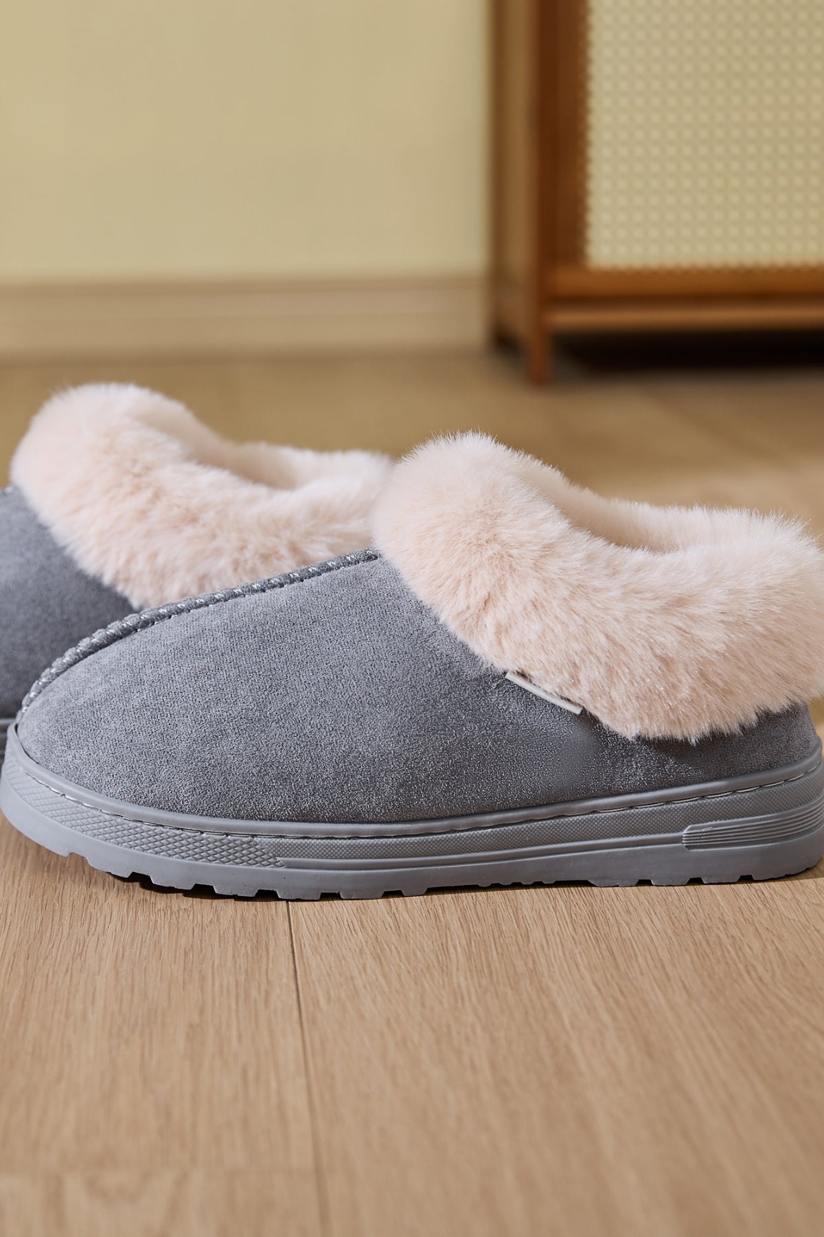 Faux Fur Round Toe Platform Slippers - Bitsy Gypsy Boutique