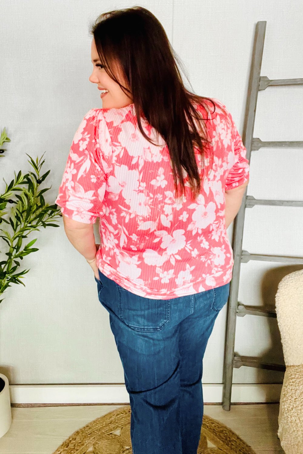 Spring Vibes Coral Wavy Rib Puff Short Sleeves Floral Top - Bitsy Gypsy Boutique