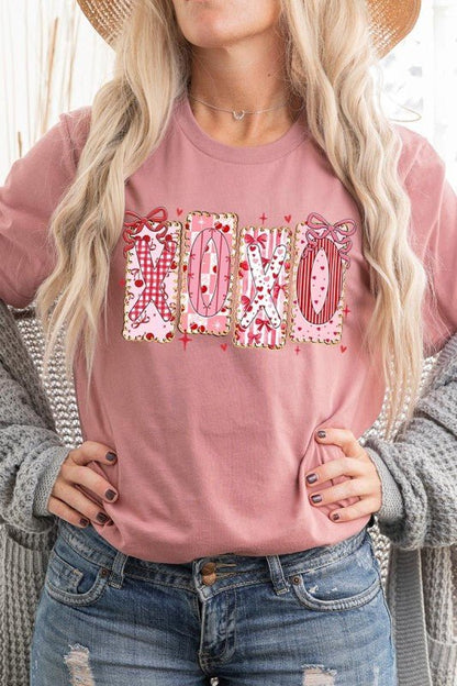 XOXO Bow Valentine Graphic Tee - Bitsy Gypsy Boutique