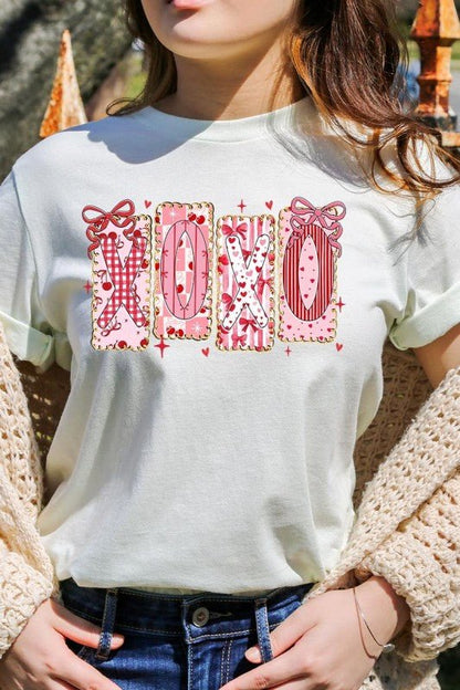 XOXO Bow Valentine Graphic Tee - Bitsy Gypsy Boutique