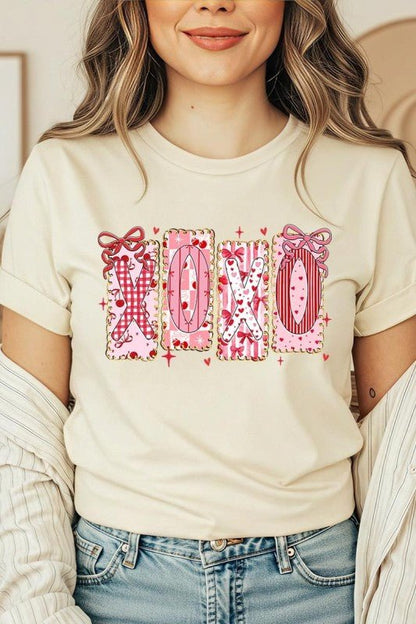 XOXO Bow Valentine Graphic Tee - Bitsy Gypsy Boutique