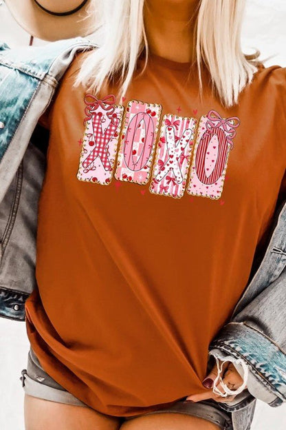 XOXO Bow Valentine Graphic Tee - Bitsy Gypsy Boutique