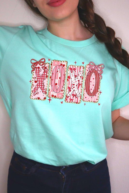 XOXO Bow Valentine Graphic Tee - Bitsy Gypsy Boutique